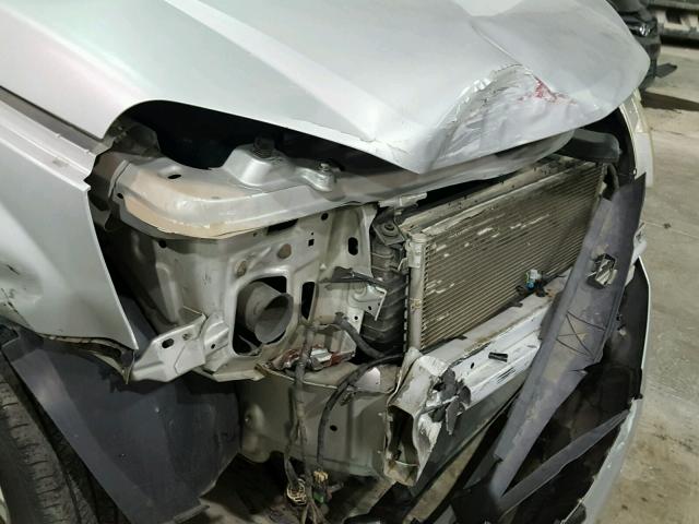 2CNDL63F756138432 - 2005 CHEVROLET EQUINOX LT SILVER photo 9