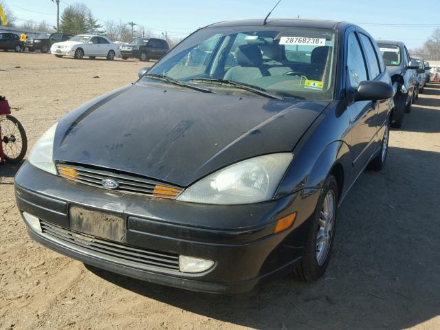 3FAFP37384R100527 - 2004 FORD FOCUS ZX5 BLACK photo 2