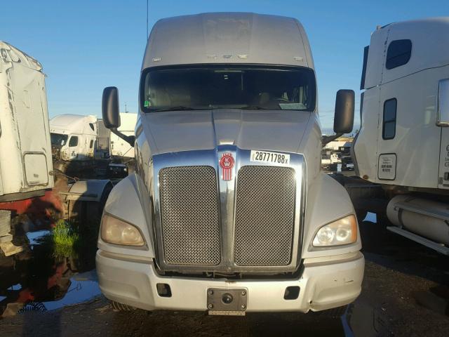 1XKFD49X2CJ326617 - 2012 KENWORTH CONSTRUCTI SILVER photo 9