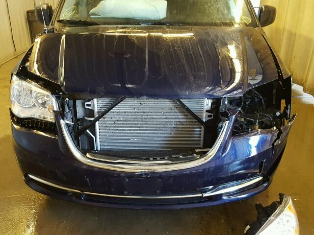 2C4RC1BG3FR627966 - 2015 CHRYSLER TOWN & COU BLUE photo 9