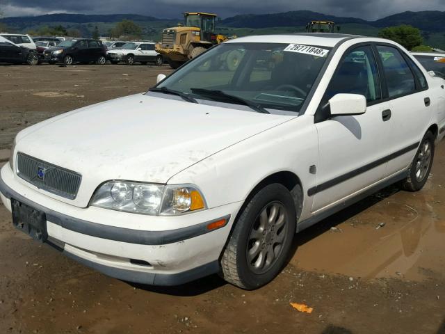 YV1VS255XYF467848 - 2000 VOLVO S40 WHITE photo 2