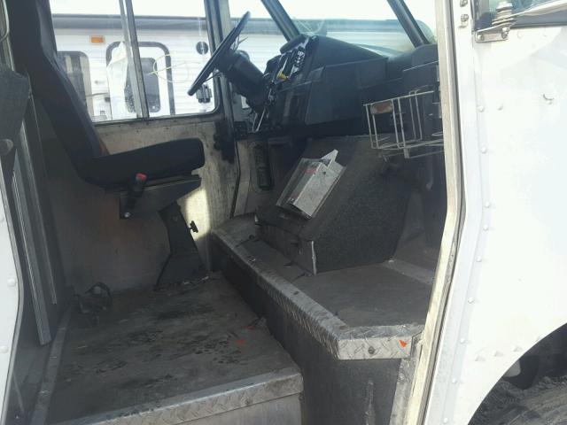 4UZA4FF40WC912166 - 1998 FREIGHTLINER CHASSIS M WHITE photo 5