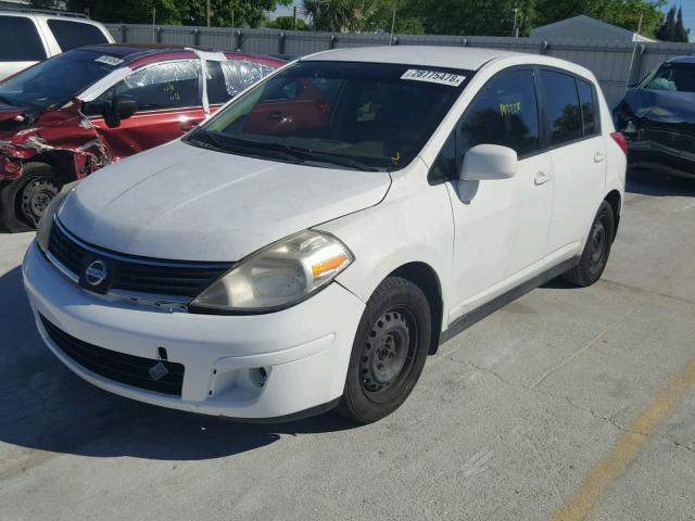 3N1BC13EX7L392823 - 2007 NISSAN VERSA S WHITE photo 2