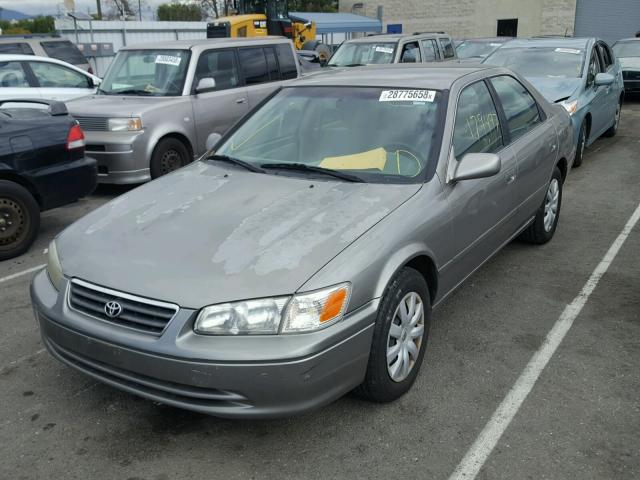 JT2BG22K5Y0399572 - 2000 TOYOTA CAMRY CE BEIGE photo 2