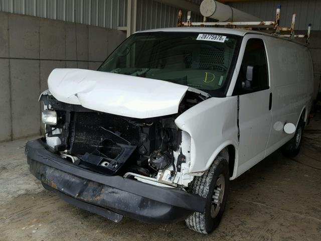 1GCHG35KX91134788 - 2009 CHEVROLET EXPRESS G3 WHITE photo 2