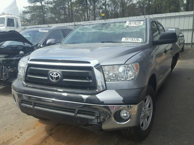 5TFEM5F17CX043110 - 2012 TOYOTA TUNDRA CRE SILVER photo 2