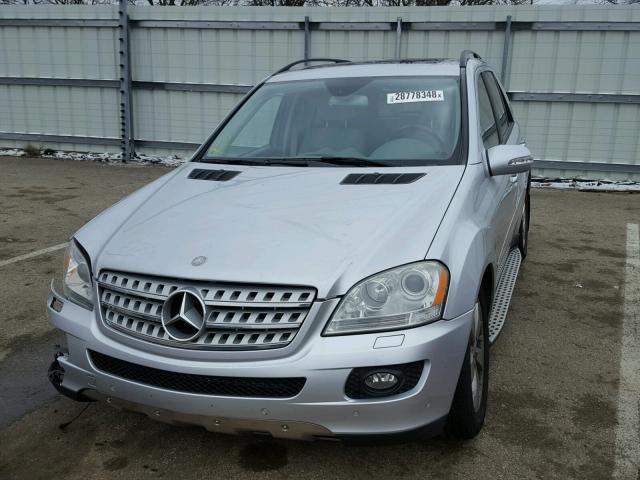 4JGBB75E96A132026 - 2006 MERCEDES-BENZ ML 500 SILVER photo 2