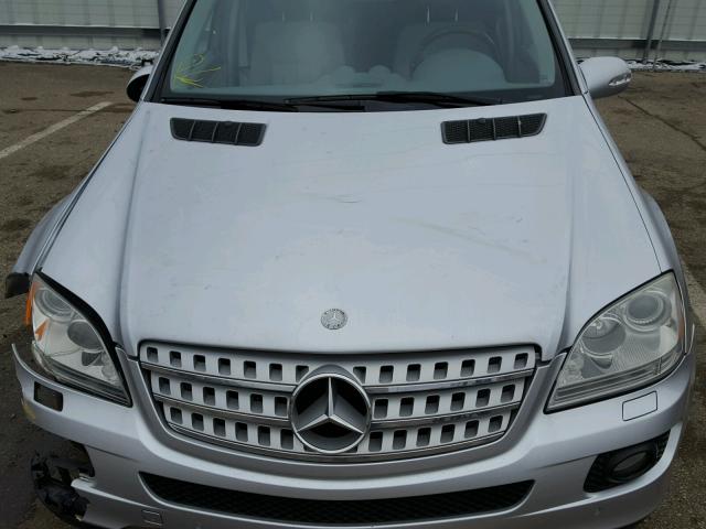 4JGBB75E96A132026 - 2006 MERCEDES-BENZ ML 500 SILVER photo 7