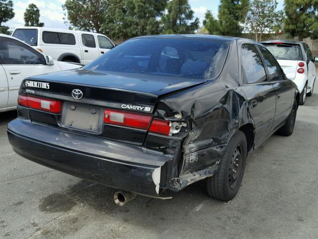 JT2BG22K7W0103898 - 1998 TOYOTA CAMRY CE BLACK photo 4