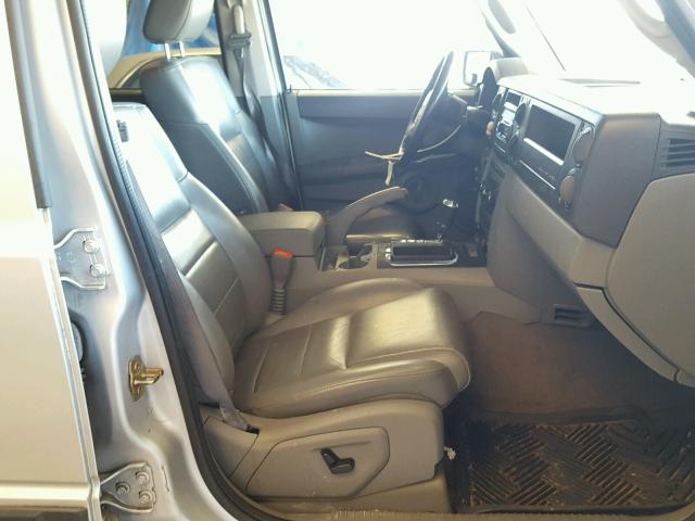 1J8HH48K27C592561 - 2007 JEEP COMMANDER SILVER photo 5