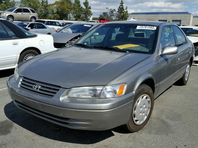 JT2BG22KXW0166655 - 1998 TOYOTA CAMRY CE GRAY photo 2