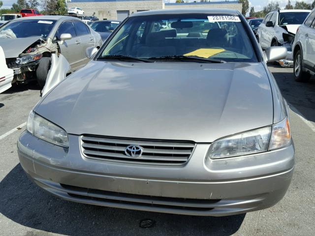 JT2BG22KXW0166655 - 1998 TOYOTA CAMRY CE GRAY photo 9