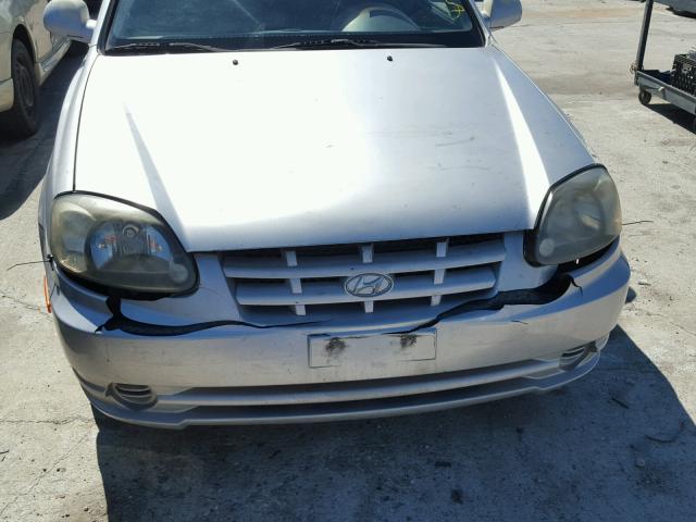 KMHCG45C34U555313 - 2004 HYUNDAI ACCENT GL SILVER photo 9