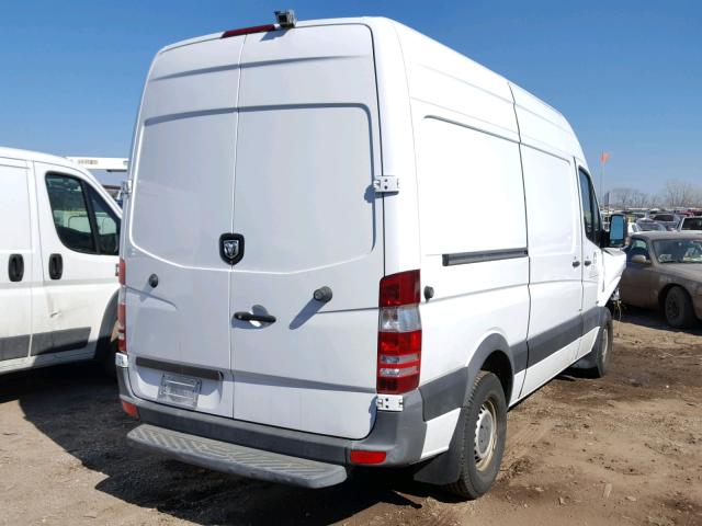 WD3PE7CC4B5518630 - 2011 MERCEDES-BENZ SPRINTER 2 WHITE photo 4