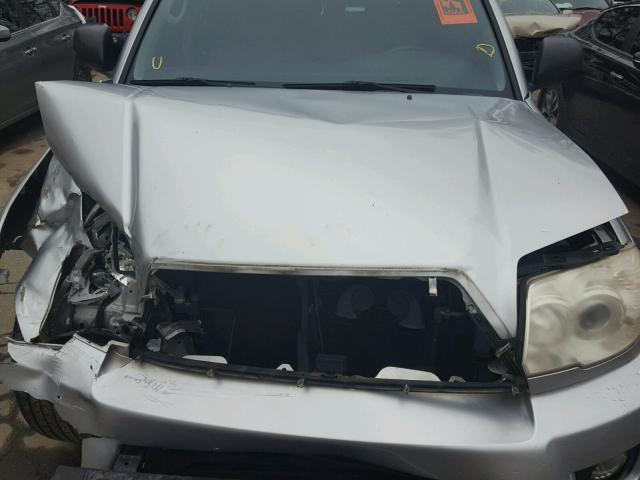 JTEZU14R368046535 - 2006 TOYOTA 4RUNNER SR SILVER photo 7