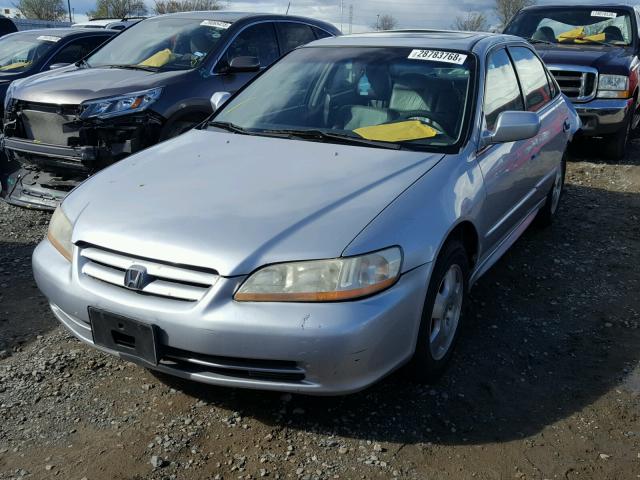 1HGCG165X1A028502 - 2001 HONDA ACCORD EX SILVER photo 2