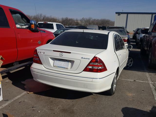 WDBRF81J45F566239 - 2005 MERCEDES-BENZ C 240 4MAT WHITE photo 4