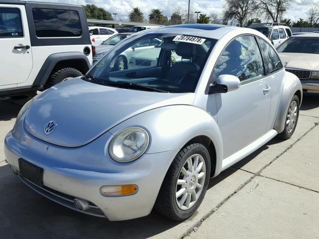 3VWCK31C25M405392 - 2005 VOLKSWAGEN NEW BEETLE 银色 照片 2