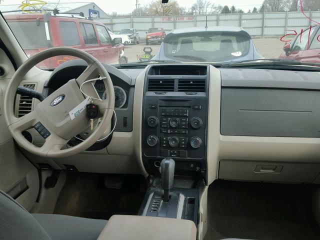 1FMCU02Z38KE45907 - 2008 FORD ESCAPE XLS GRAY photo 9