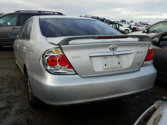 4T1BF30K25U105063 - 2005 TOYOTA CAMRY LE SILVER photo 3