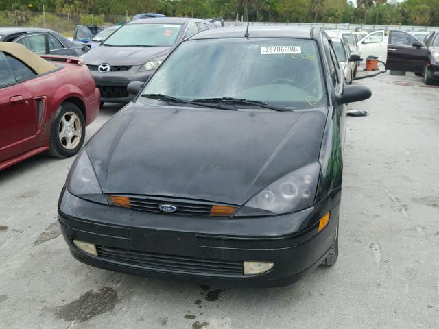 3FAFP37314R102653 - 2004 FORD FOCUS ZX5 BLACK photo 9