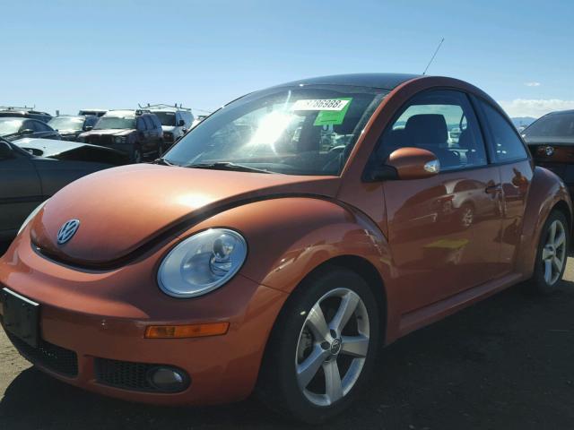 3VWPW3AG3AM016604 - 2010 VOLKSWAGEN NEW BEETLE ნარინჯისფერი ფოტო 2