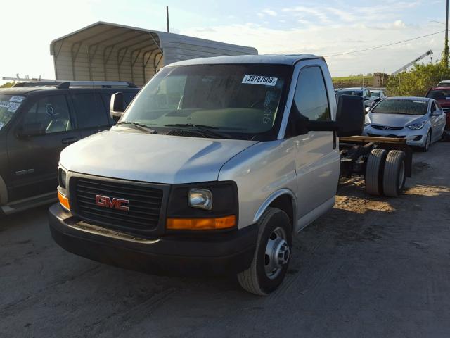 1GD373BG5E1139266 - 2014 GMC SAVANA CUT SILVER photo 2