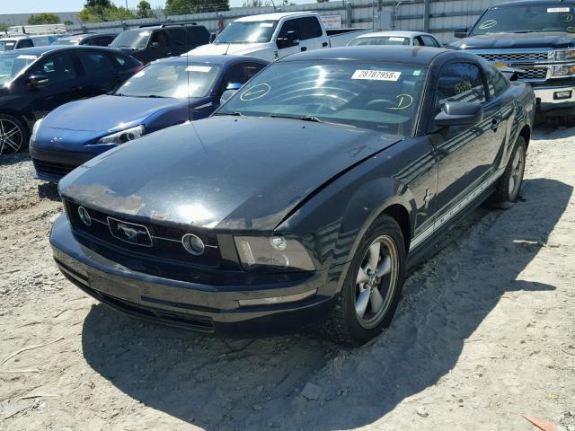 1ZVFT80N175370525 - 2007 FORD MUSTANG BLACK photo 2