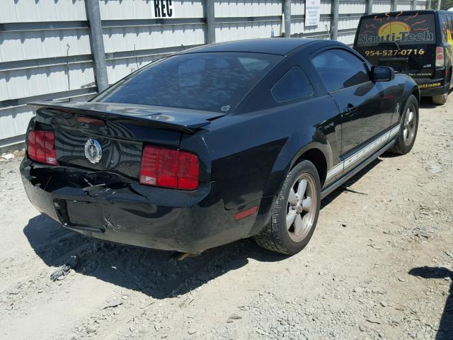 1ZVFT80N175370525 - 2007 FORD MUSTANG BLACK photo 4