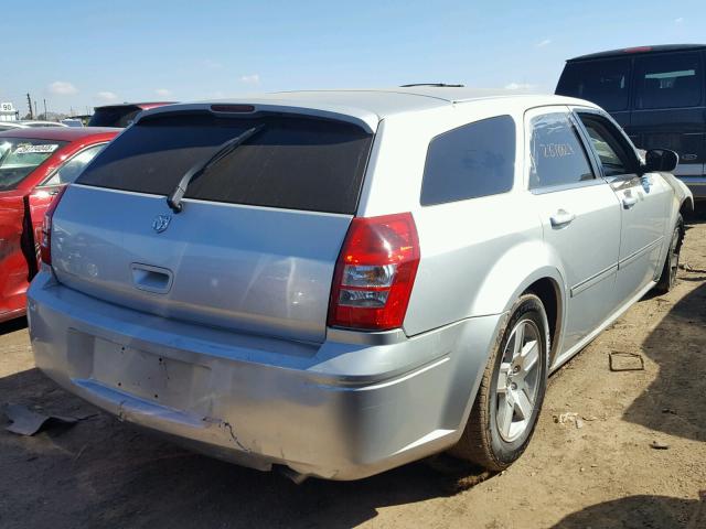 2D4FV48V65H649312 - 2005 DODGE MAGNUM SXT SILVER photo 4