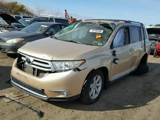 5TDBK3EH6BS070198 - 2011 TOYOTA HIGHLANDER GOLD photo 2