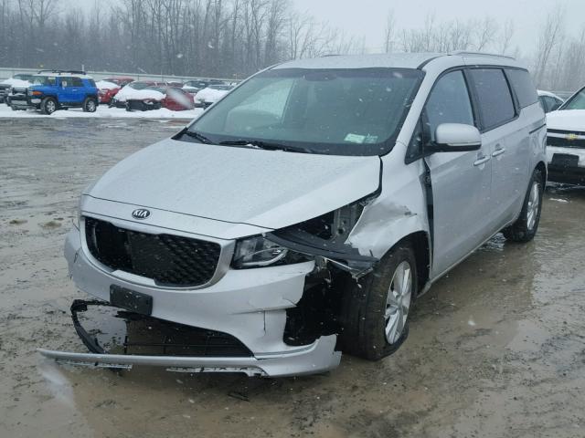 KNDMB5C18G6106975 - 2016 KIA SEDONA LX SILVER photo 2