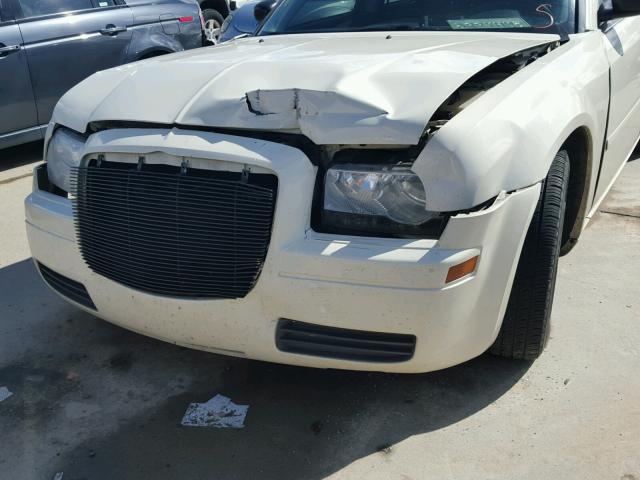 2C3JA43R95H586269 - 2005 CHRYSLER 300 CREAM photo 9