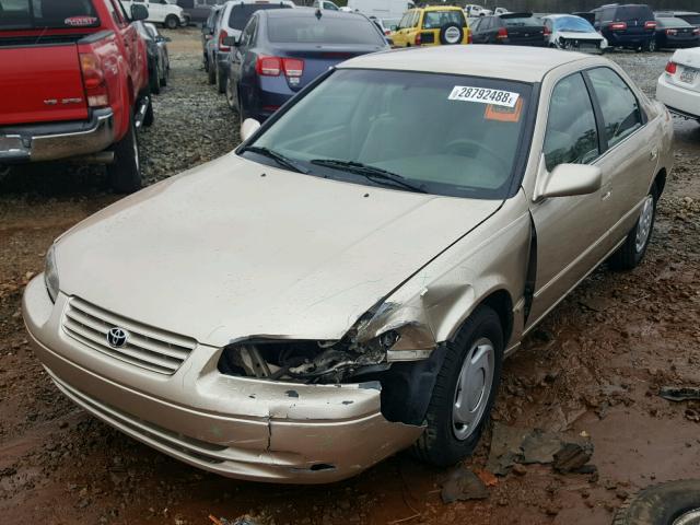 4T1BG22K3WU360617 - 1998 TOYOTA CAMRY CE BEIGE photo 2