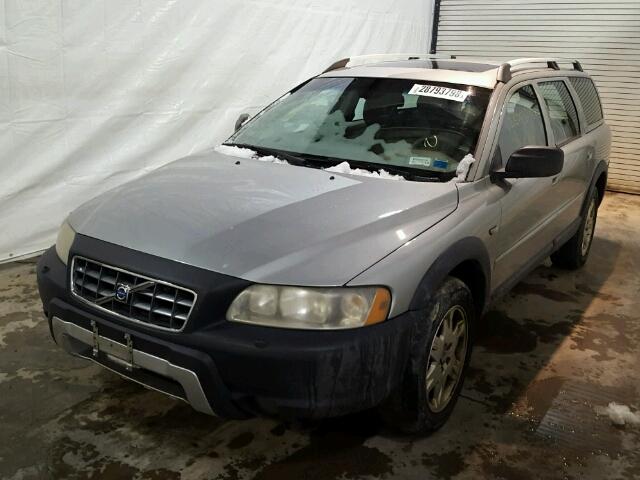 YV1SZ592751186535 - 2005 VOLVO XC70 SILVER photo 2