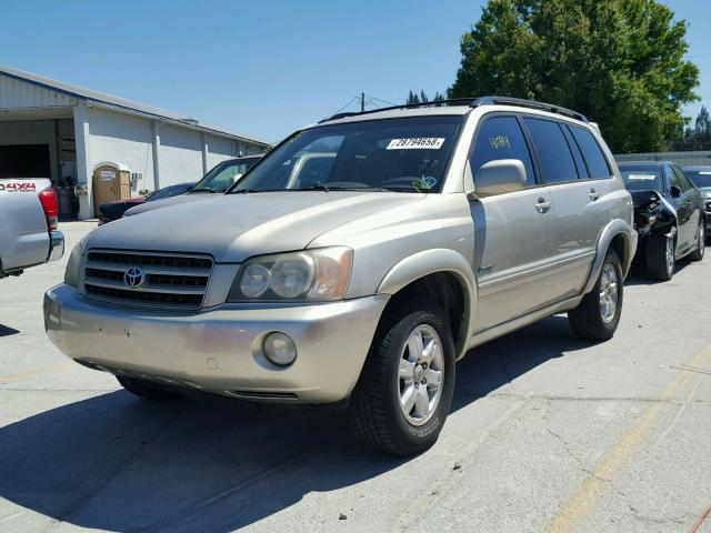 JTEHF21A620090211 - 2002 TOYOTA HIGHLANDER BEIGE photo 2