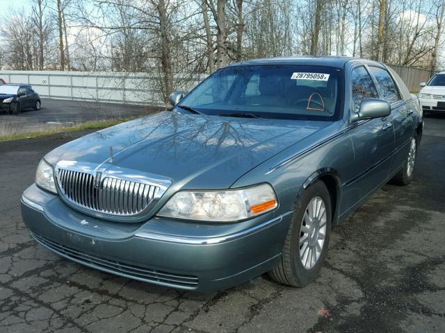 1LNHM81W34Y636861 - 2004 LINCOLN TOWN CAR E GREEN photo 2