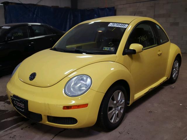 3VWPG31C09M503149 - 2009 VOLKSWAGEN NEW BEETLE YELLOW photo 2