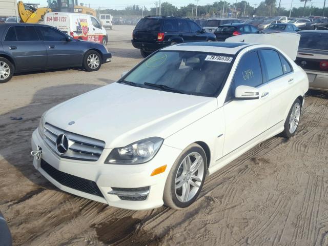 WDDGF4HB4CR226333 - 2012 MERCEDES-BENZ C 250 WHITE photo 2