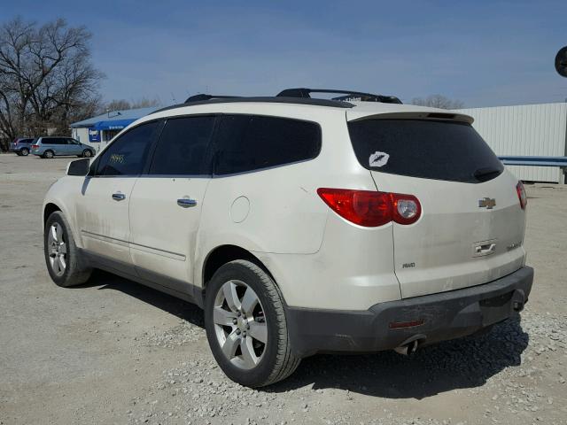 1GNKVLEDXBJ388656 - 2011 CHEVROLET TRAVERSE L CREAM photo 3