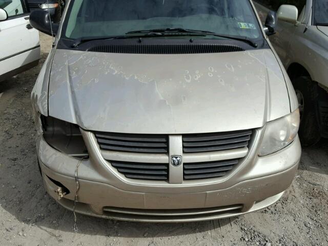 1D4GP45R25B112256 - 2005 DODGE CARAVAN SX TAN photo 7