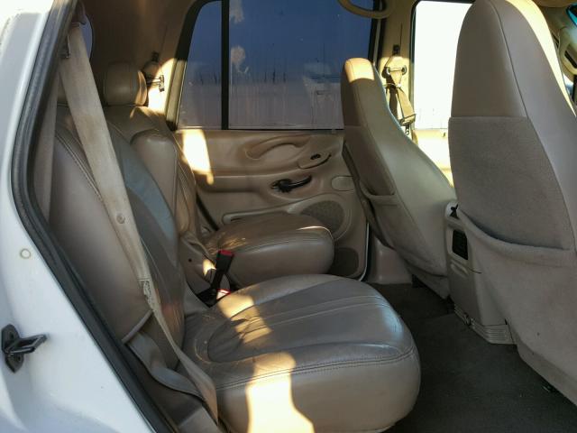 1FMRU17L2YLB48531 - 2000 FORD EXPEDITION WHITE photo 6