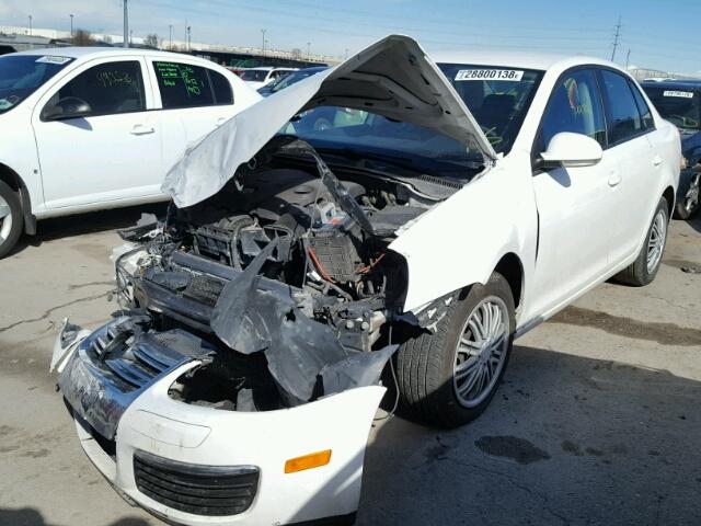 3VWJZ7AJ3AM088452 - 2010 VOLKSWAGEN JETTA S WHITE photo 2