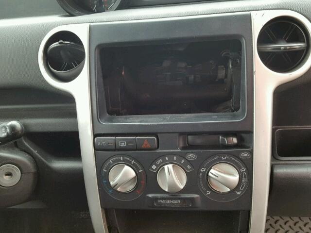 JTLKT324240137579 - 2004 TOYOTA SCION XB 银色 照片 9