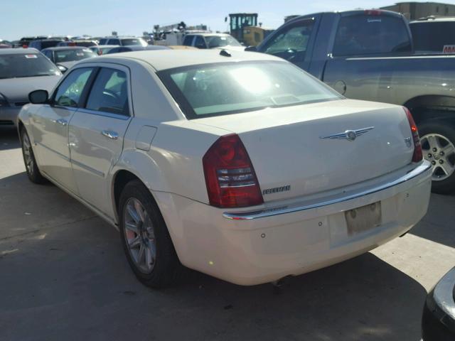 2C3AA63H25H633676 - 2005 CHRYSLER 300C WHITE photo 3