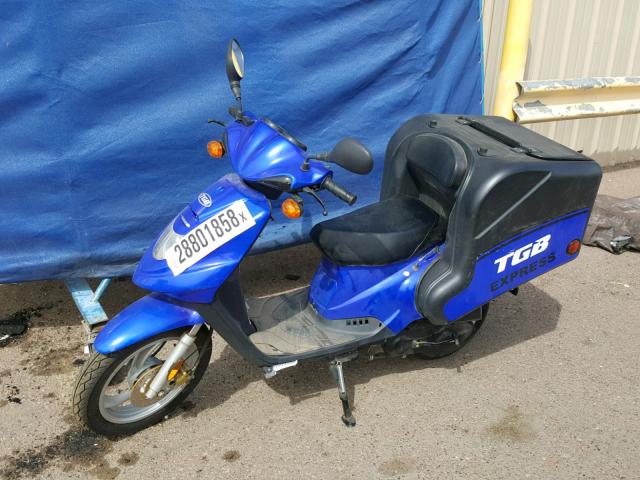 RFCTKAB14HY722716 - 2017 TGB SCOOTER BLUE photo 2