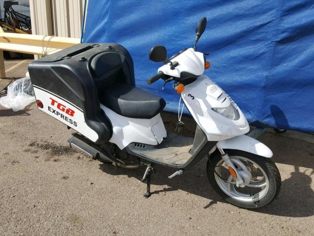 RFCTKAB16HY722717 - 2017 TGB SCOOTER WHITE photo 1