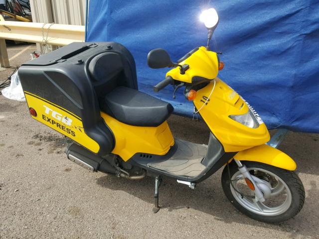 RFCTKAB17HY719874 - 2017 TGB SCOOTER YELLOW photo 1