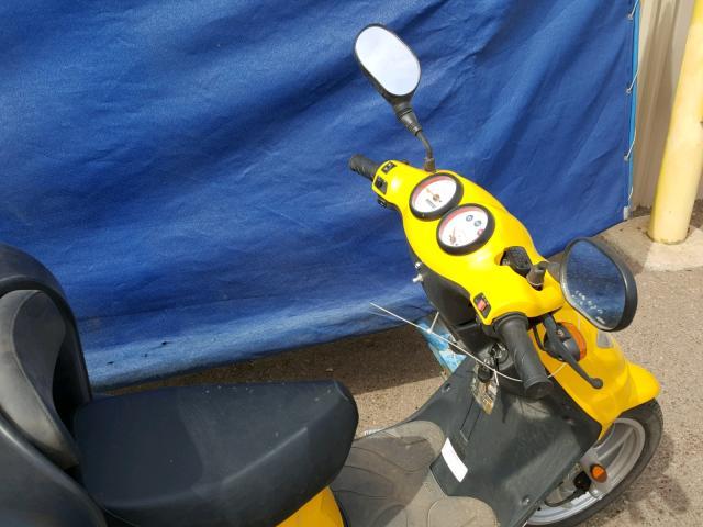 RFCTKAB17HY719874 - 2017 TGB SCOOTER YELLOW photo 5