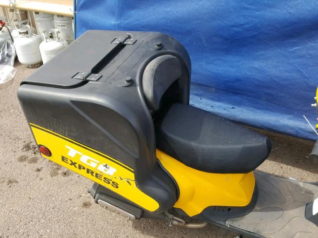 RFCTKAB17HY719874 - 2017 TGB SCOOTER YELLOW photo 6